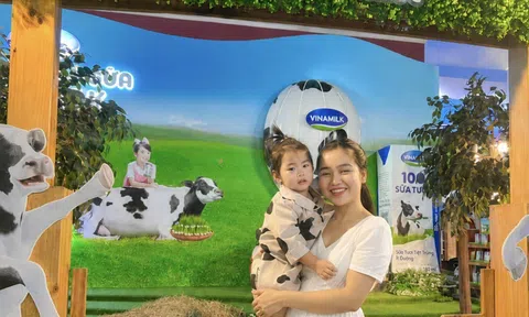 Ngô Phạm Bảo Vy Cùng Con Gái Trải Nghiệm Làm “Nông Dân Nhí” Tại Nông Trại Xanh Vinamilk Giữa Lòng Vietopia
