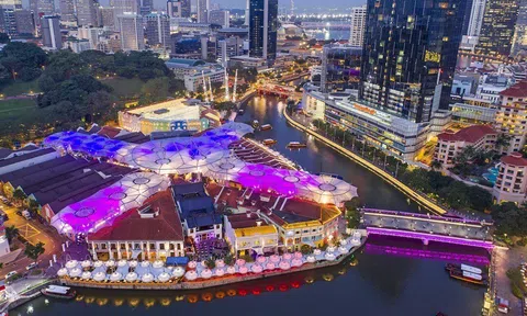 Slingshot Singapore tại Clarke Quay: “Chạm bầu trời” trong vài chục giây