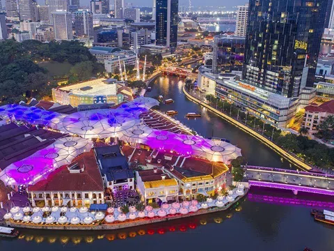 Slingshot Singapore tại Clarke Quay: “Chạm bầu trời” trong vài chục giây